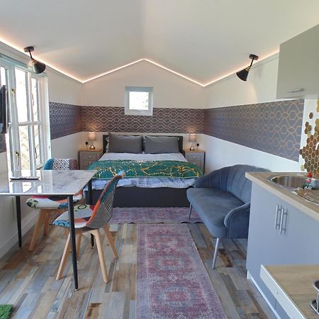 The Cabin Pakenham Экстерьер фото