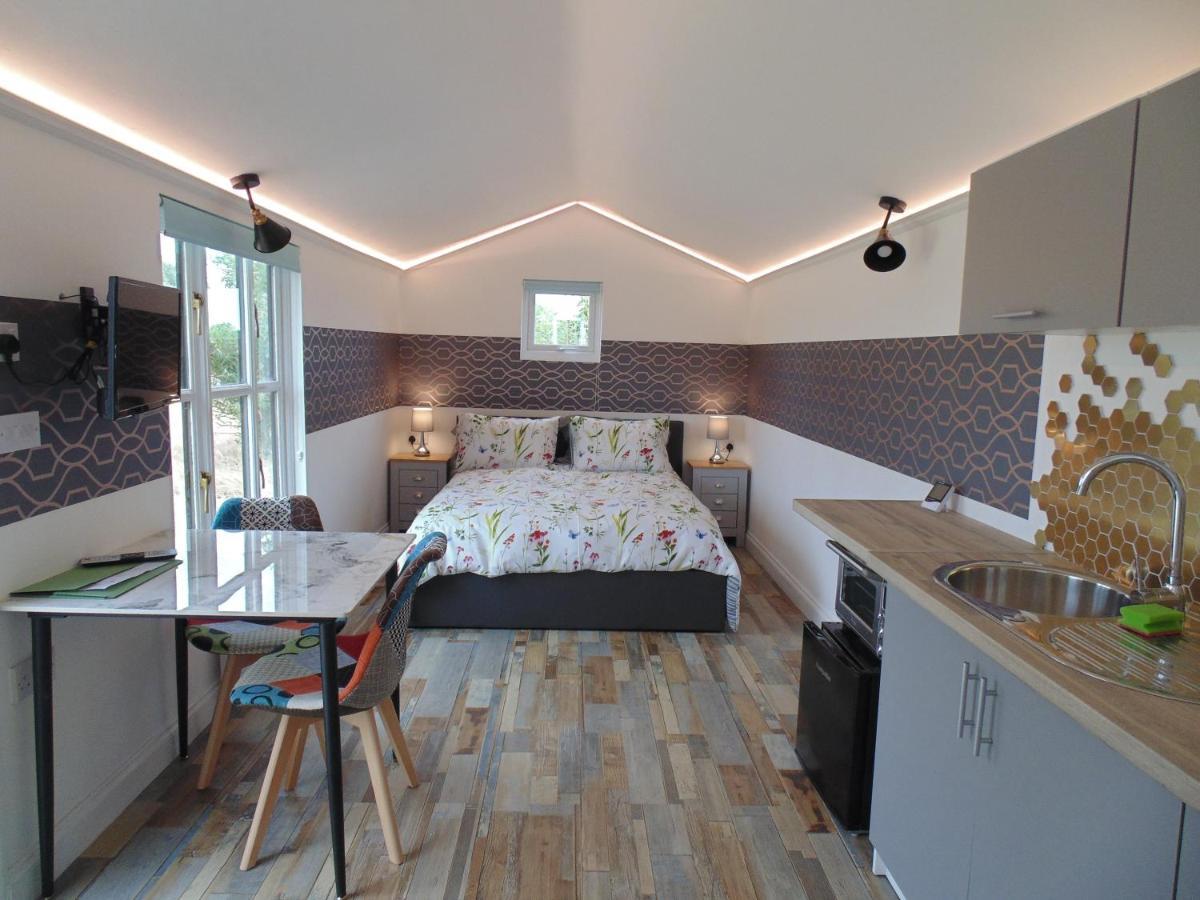 The Cabin Pakenham Экстерьер фото