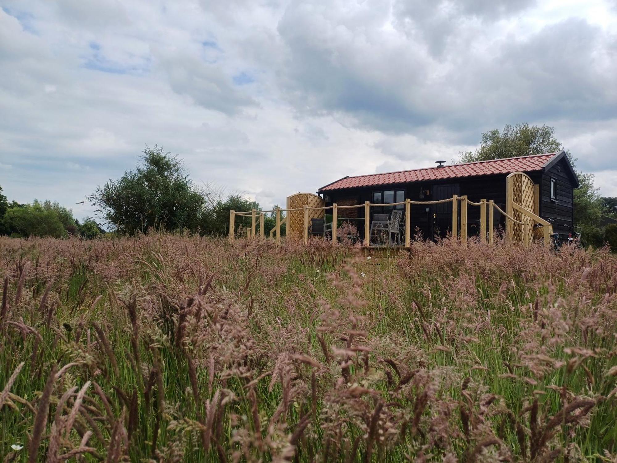 The Cabin Pakenham Экстерьер фото
